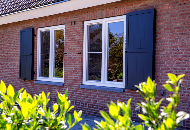 Kunststof-kozijnen--deuren-en-alu-luiken-Well